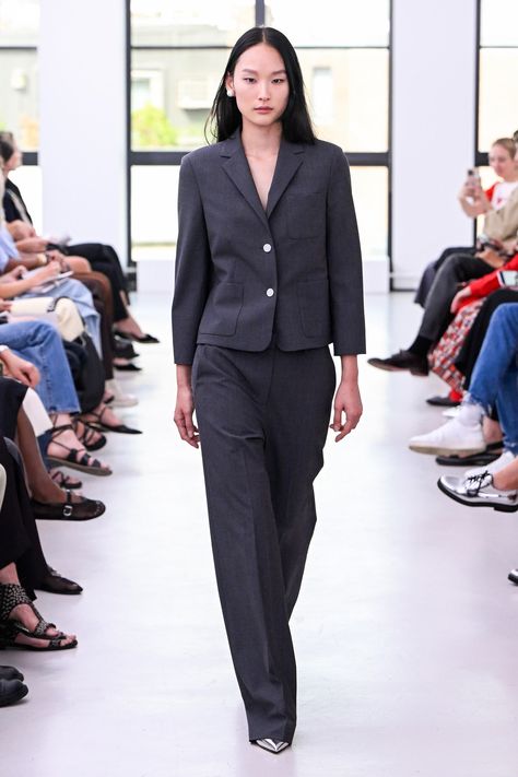 Cropped Polo Shirt, Ball Skirt, Power Dressing, Midi Length Skirts, Spring 2024, Office Fashion, Jil Sander, Fashion Week Spring, New York Fashion Week