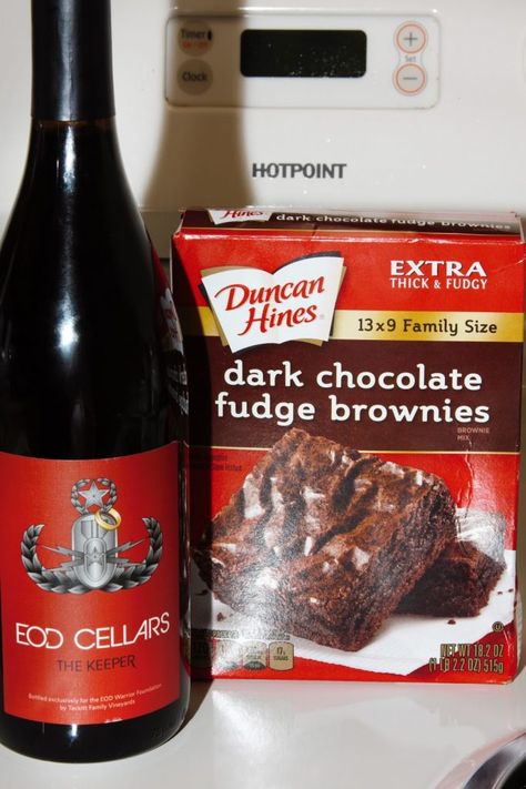 Wine Brownies, Red Wine Brownies, Red Wine Dessert, Boxed Brownie Recipes, Red Wine Hot Chocolate, White Wine Sangria Recipe, Red Wine Benefits, Wine Benefits, Banana Chia Pudding