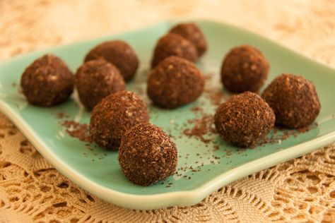 No-Bake Carob Coconut Balls are Delicious & Super Easy Cream Cheese Peanut Butter Balls, Carob Recipes, Cream Cheese Peanut Butter, Easy Truffles, Salted Caramel Ice Cream, Coconut Balls, Carob Powder, Foraged Food, Butter Balls