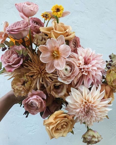 Festival Brides on Instagram: “An autumnal bouquet doesn’t have to mean dark + moody... These earthy, blush blooms are beautifully seasona 🌸🍂🌾 ⠀⠀⠀⠀⠀⠀⠀⠀⠀⠀⠀⠀⠀ Florals:…” Bridesmaid Bouquet White, Festival Bride, Spring Color Palette, Colorful Bouquet, Real Touch Flowers, Uk Wedding, Bridesmaid Bouquet, Spring Colors, Wedding Florist