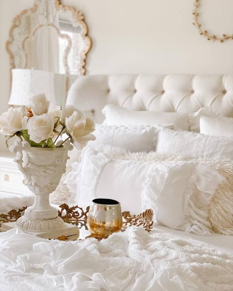 Romantic White Bedroom, Glam Chic Bedroom, White Shabby Chic Bedroom, Elegant Bedrooms, Ivory Lane, Calming Interiors, Angel Energy, French Country Living Room, Vintage Library