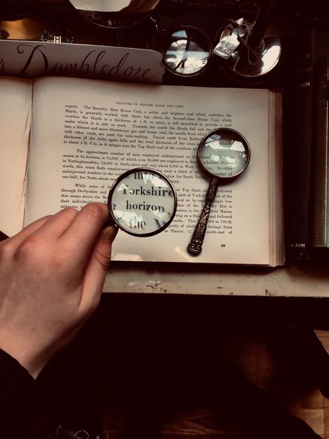 Brown Harry Potter, Magnifying Glasses, Velma Dinkley, Tattoo Project, Book Projects, Glass Film, Magnifying Glass, Drawing Tips, Book Aesthetic