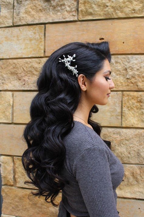 Big glam waves for wedding hair with volume and one side back #weddinghairupdos Side Curls, Wedding Hair Side, Vintage Curls, Hairstyle Wedding, Glam Waves, Vintage Wedding Hair, Long Hair Wedding Styles, Glam Hair, Wedding Hair Inspiration