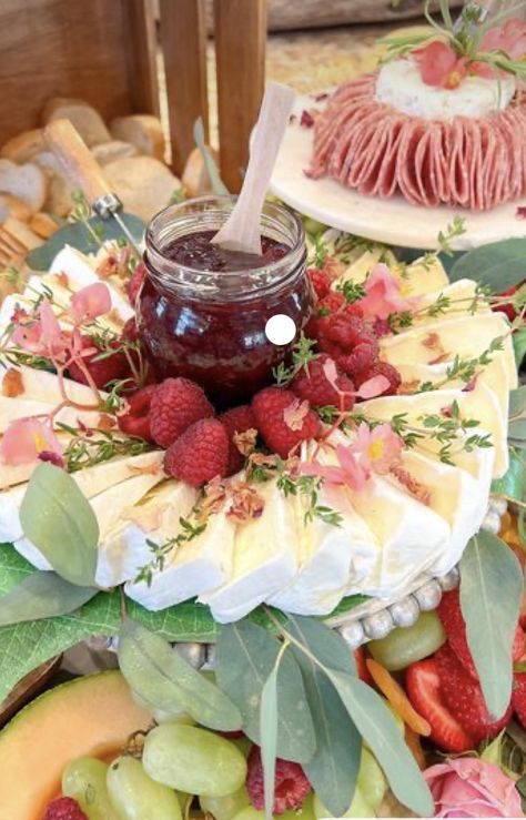 Charcuterie Catering, Eerie Photos, Charcuterie Appetizers, Haunting Photos, Decorações Com Comidas, Breakfast And Brunch, Charcuterie Inspiration, Charcuterie Platter, Party Food Platters