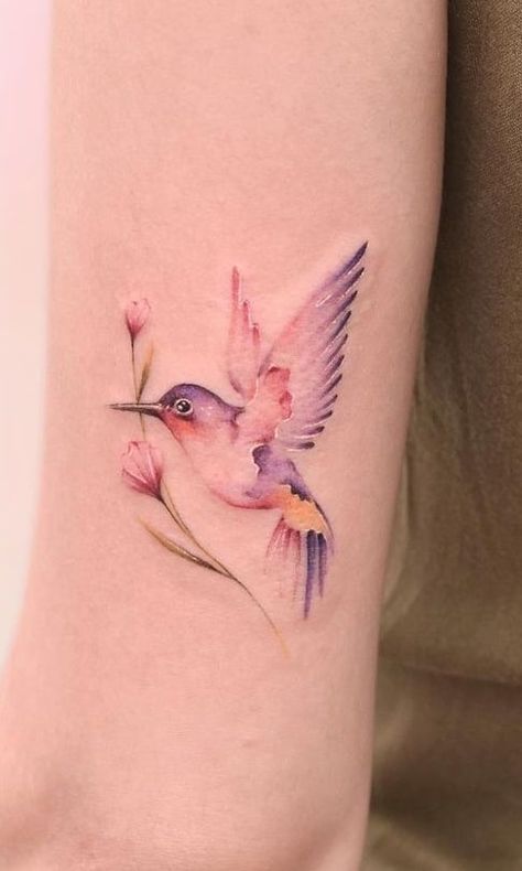 Small Hummingbird Tattoo, Fonts Ideas, Tiny Bird Tattoos, Tato Minimal, Bird Tattoos For Women, Tato Jari, Tiny Tattoos For Women, Bird Tattoo Wrist, Pola Tato