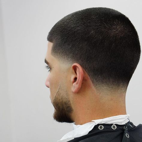 Low Taper Haircut, Taper Fade Short Hair, Short Fade Haircut, Low Fade Haircut, Taper Fade Haircut, Mens Hairstyles Medium, Short Haircut Styles, Tapered Haircut, Men's Haircuts