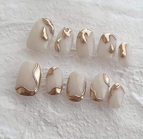 Nail Art Elegant Classy Beautiful, Desain Salon Kuku, Nail Art Japanese, Ombre Chrome Nails, Japanese Nail Design, Chrome Nail Art, Japanese Nail, Elegant Nail Art, Asian Nails