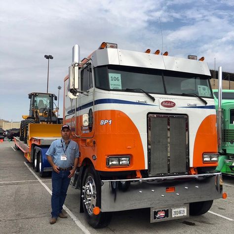 Classic Peterbilt COE Peterbilt Cabover, Custom Big Rig, Cabover Trucks, Coe Trucks, Nice Trucks, Tow Truck Driver, Heavy Haul, Heavy Construction Equipment, Custom Truck