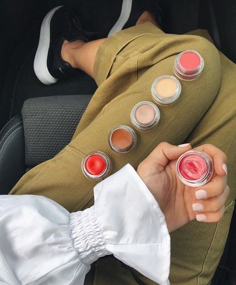 Happy Wednesday 👋 We are loving this snap from @ashleys_edit, Your new TRINNY LONDON pots look so fabulous 😍 Whether you’re on a plane, train, or car our clickable, stackable makeup can be easily clicked together to build a portable STACK, perfect for when you’re on-the-go 🏃‍♀️ Want to start building your own STACK? Head to trinnylondon.com now ✨ . . . #trinnylondon #stack #stackyourstack #beyourbest #trinny #makeup #stacksontour #onthego #london I Tonya Makeup Scene, Trinny London Skincare, Stackable Makeup, Trinny London, Trinny Woodall, Good Makeup, London Makeup, Beauty Rules, Golden Rules