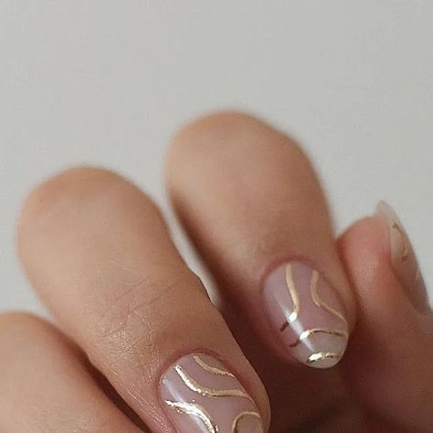 Glitter Line Art Nails, Minimalist Gold Nail Art, Gold Paper Nails, Gold Line Nails, Nails With Line Designs, Gold Swirl Nails, Gold Nude Nails, Gold Detail Nails, Nude And Gold Nails