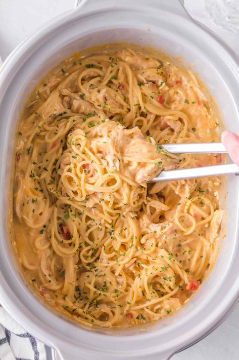 Chicken Crockpot Gluten Free Recipes, Instapot Chicken Recipes Gluten Free, Crockpot Gluten Free Pasta, Gluten Free Spaghetti Recipes, Gluten Free Chicken Pasta Recipes, Gluten Free Chicken Dinners, Healthy Gluten Free Crockpot Meals, Crock Pot Dairy Free Recipes, Shredded Chicken Recipes Gluten Free