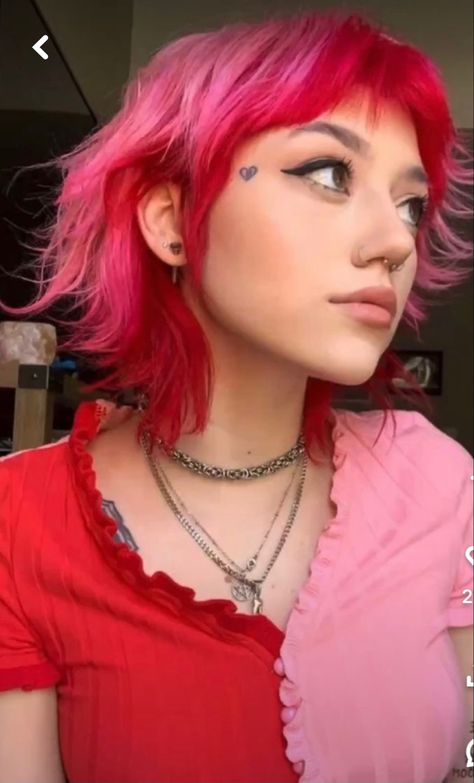 Pink Hair With Red Tips, Split Pink Hair, Half Pink Half Red Hair, Easy Short Haircuts For Thick Hair, Pink And Red Hair Dye, Half Black Half Pink Hair, Pink Split Dyed Hair, Pink Medium Hair, Half Pink Half Purple Hair