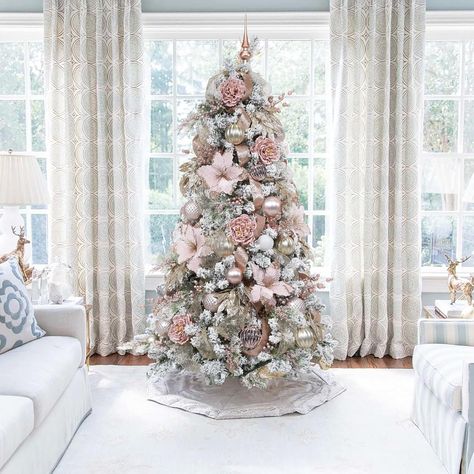 christmas tree comes with ornamants 5 Foot Christmas Tree, Themed Christmas Decorations, Champagne Christmas Tree, Peony Stem, Hydrangea Cottage, Rose Gold Christmas Tree, Pink Ornaments, Prelit Tree, Glitter Leaves