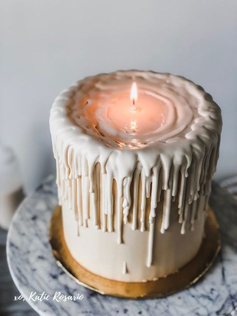 Pastel, Natal, 18th Birthday Cake Winter, January Cake Ideas, Cakes For January, Baby It’s Cold Outside Cake, Decorate Chocolate Cake Ideas, Winter Birthday Cakes, January Birthday Cake