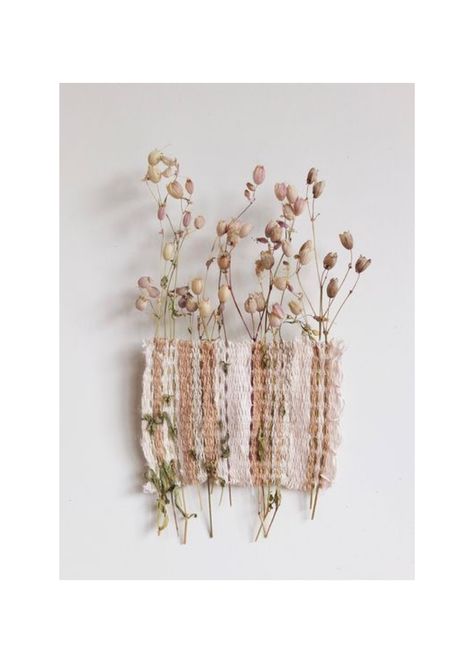 Onion Flower, Wall Hanging Art, Weaving Projects, Weaving Art, Woven Wall Hanging, Arte Floral, Loom Weaving, Growing Flowers, Textile Artists