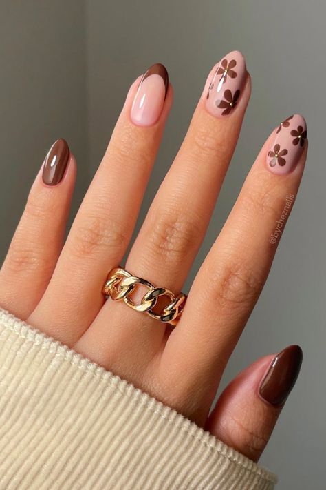 Mauve Nails With Flowers, Brown Flower Nail Designs, Easy Nail Art Autumn, Cute Autumn Nail Designs, Fall Heart Nails, Fall Nails Floral, Fall Biab Nails, Fall Daisy Nails, Short Fall Nail Designs 2024