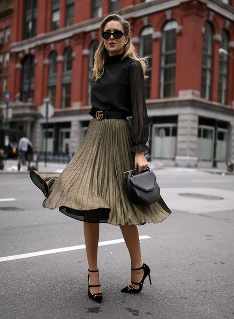 Sydne Style shows how to wear a black gucci belt with outfit ideas from fashion blogger memorandum  #gucci #belts #bloggerstyle #outfits #outfitideas Gucci Fashion Show, Gucci Belt Outfit, Gold Pleated Skirt, Mary Orton, Metallic Midi Skirt, Belt Outfit, Black Mock Neck, Metallic Skirt, Looks Black