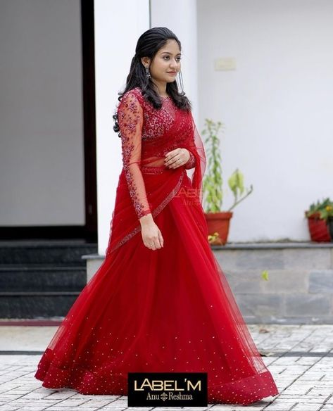 Neted Lehanga Designs Latest For Women, Half Saree Lehenga Wedding Receptions, Netted Lehenga Designs, Lehangas For Reception, Leghana Design For Reception, Net Half Saree Designs, Leghana Design Simple, Hair Styles For Half Saree, Latest Half Saree Designs Party Wear