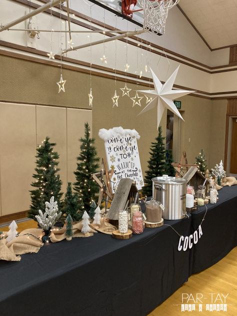 Rustic Christmas Party Ideas, Hot Chocolate Bar Decorations, Polar Express Cocoa Bar, Lds Church Christmas Party Ideas, Nativity Christmas Party Ideas, Coco Bar Christmas, Church Christmas Dinner Decorations, Christmas Decor Event, Hot Cocoa Bar Ideas Christmas Party