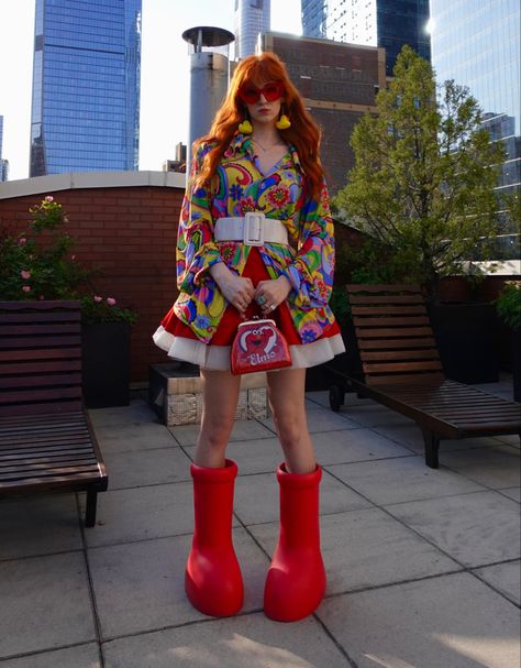 Colorful Fur Coat Outfit, Crazy Cute Outfits, Candy Land Outfit Ideas, Unique Style Outfits Weird, Plus Size Maximalist Fashion, Weird Outfits Aesthetic, Bad Fashion Trends, Bright Colour Outfit, Campy Fashion