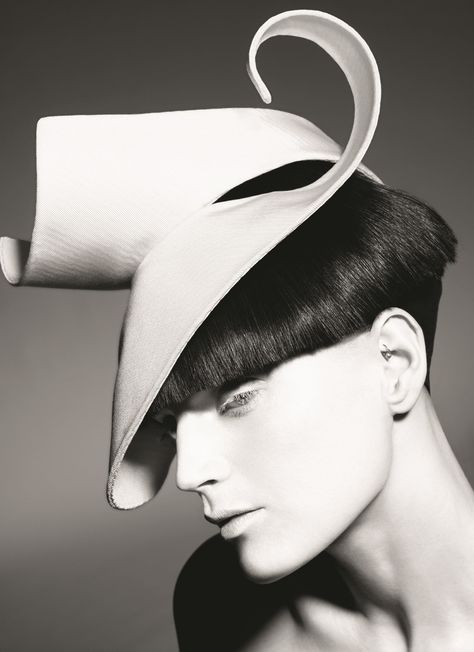 Guinevere Van Seenus, Stephen Jones, Hat Blocks, Hat Box, Cap Hair, Beautiful Hats, Victoria And Albert Museum, Headdress, Hat Fashion