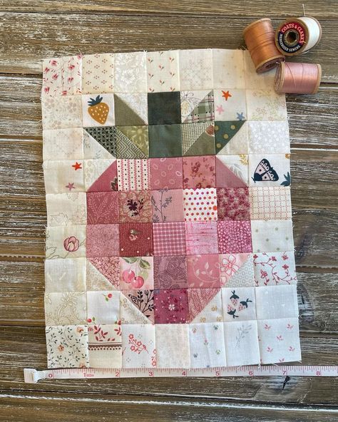 Ok, these strawberry blocks are so addicting! 🍓 I just couldn’t resist making a mini strawberry block with 1” squares, and I’m loving the … | Instagram Small Square Quilt Blocks, Square Quilts For Beginners, Patchwork Quilt Blocks, Small Beginner Quilting Projects, Tiny Quilt Blocks, How To Sew Quilt Squares Together, Cute Quilt Blocks, Simple Quilt Squares, Handmade Sewn Gifts