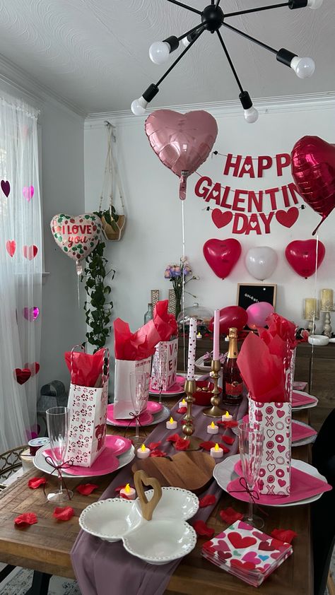 Valentines/galentines day pink party for the girlies, aesthetic party, pink party Valentines Galentines Party, Valentines Sisterhood Events, Girls Valentines Party Aesthetic, Galantines Day Party Ideas, Galentine Party Aesthetic, Girly Activities Aesthetic, Galentines Brunch Decor, Galentines Night In, Galentines Day Aesthetic