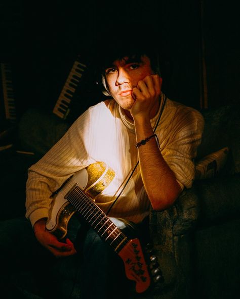 Posing With Instruments, Guitar Portrait Photo Shoots, Musician Promo Photography, Male Musician Photoshoot Ideas, Singer Photoshoot Ideas Male, Indie Artist Photoshoot, Photo Shoot With Guitar, Musician Headshots Portraits, Music Artist Portrait Photography