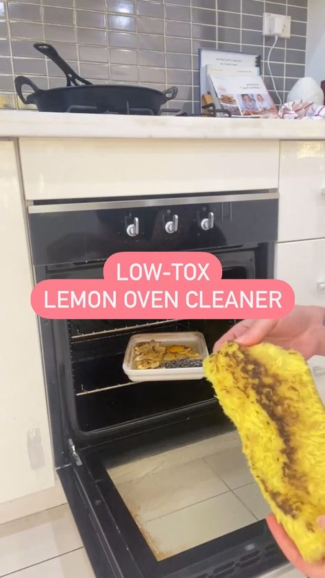 ADDITIVE-FREE LIFESTYLE | Low-Tox Oven Cleaner That Works! With 10.9 million views this was our most popular reel of 2023 📲 Here’s how to clean your oven naturally…... | Instagram Lemon Oven Cleaning Hack, Clean Oven With Lemon, Oven Cleaner Diy, Oven Cleaning Easy, Oven Cleaning Hacks, Clean Your Oven, Lemon Cleaning, Lemon Vinegar, Cleaning Schedules