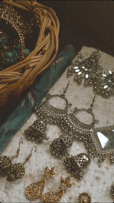 Desi jewellery collection Desi Jewelry Aesthetic, Mera Aesthetic, Aesthetic Bangles, Desi Girl Aesthetic, Desi Jewellery, Desi Jewelry, Oxidised Earrings, Pakistani Jewelry, Desi Girl