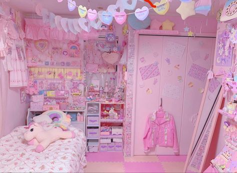 Kawaii Pastel Room, Pink Kawaii Bedroom, Kawaii Core Room, Kawaiicore Bedroom, Age Reggresion Room, Little Spaces Aesthetic, Cutecore Bedroom, Bedroom Ideas Cute, Kawaii Wall Decor