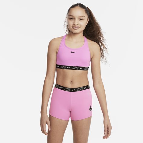 There's never a wrong time to rock some serious Swoosh style. Designed specifically for you, this two-piece swimsuit features woven elastic for comfort and a racerback design for easy movement. Plus, the sporty design of the shorts helps provide full coverage, making them ideal for a day at the beach. Gym Outfit Shorts, Nike Sets, Swim Logo, Pretty Swimsuits, Nike Bra, Pretty Swimwear, Simple Outfits For School, Cute Gym Outfits, Swimming Swimsuit