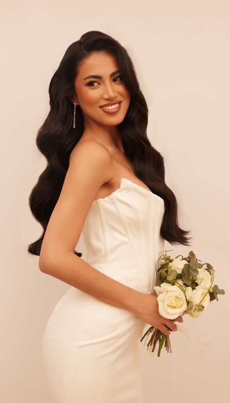 Soft Glam Hollywood Waves, Timeless Bride Hair, Bridal Hairstyles Round Face, Wedding Hair For Off The Shoulder Dress, Bridal Hair Middle Part, Old Hollywood Hair Wedding, Hollywood Waves Wedding Hair, Old Hollywood Wedding Hair, Bridal Hair Vintage