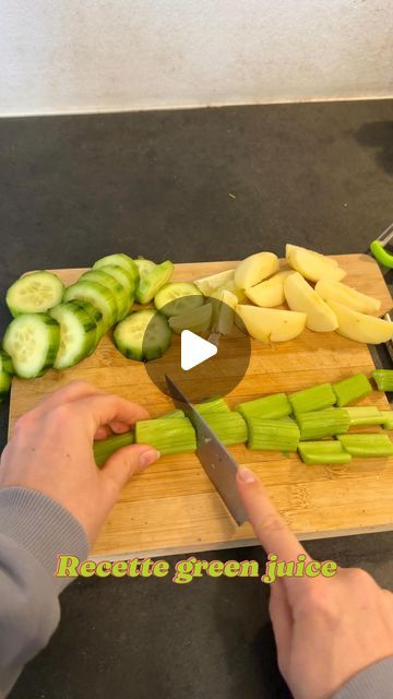 Agathe on Instagram: "Le green juice que je fais chaque matin 🍏🥒🥬  Donne de l’énergie, plus belle peau, détoxifie le corps …..   Enregistre pour pouvoir refaire ce jus detox 💘   #recette #greenjuice #jusdetox #bienetre #alimentationsaine" Instagram, Jus Detox, Green Juice, Juice, Green, On Instagram