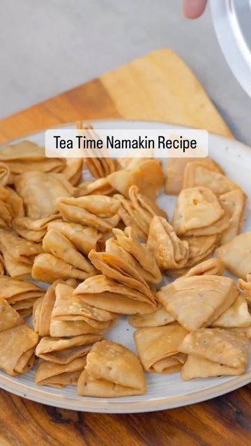 Tea Time Snacks Indian, Chai Time Snacks, Home Made Healthy Namkeen, Pakistani Snacks Tea Time, Khari-biscuits Recipe, Dry Snacks, Favorite Snack, Biscuits, All About Time