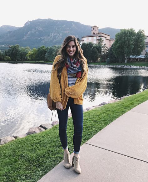 Colorado Springs what to see and wear travel blog plaid shirt fall weather rocky mountains vacation autumn booties sweater cardigan winter boots Colorado Fall Outfits, Colorado Fashion, November Outfits, Colorado Fall, Colorado Outfits, Outfit Cardigan, Colorado Adventures, London Trip, Fall Booties