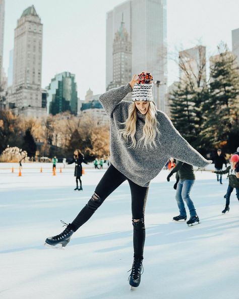 Winter Skating, Skating Pictures, Skating Outfit, Figure Skating Outfits, Ice Skating Outfit, Figure Dress, Winter Photoshoot, Ice Rink, Skating Outfits