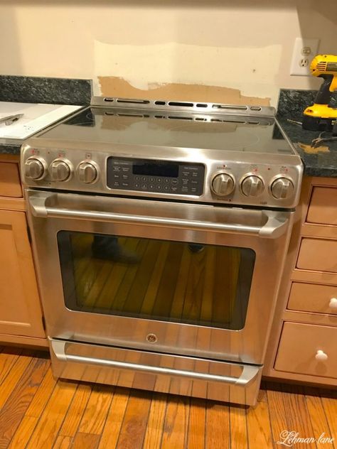 Our New Electric Stove & Kitchen Reno Progress - Lehman Lane Electric Stove Kitchen, Modern Kitchen Stove, Kitchen Stove Ideas, Modern Kitchen Stoves, Kitchen Oven Range, Flat Top Stove, Kitchen Electrical Appliances, Stove Ideas, Vintage Oven