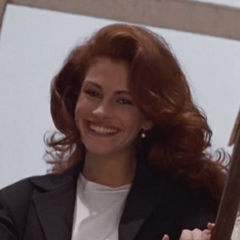 Julia Roberts Video, Julia Roberts Edit, Julia Roberts Style 90s Pretty Woman, Vivian Ward, Julia Roberts Hair, Julia Roberts Style, Pretty Woman Movie, Blowout Hair, 90s Hairstyles