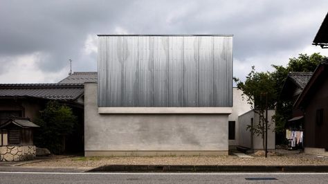 Sheets of corrugated steel envelop the upper storey of this house and studio for a photographer, which was designed by local architect Kouichi Kimura Houses In Japan, Japan Architecture, Compact House, Prefabricated Houses, Shiga, Steel House, Japanese Architecture, Architect House, Minimalist Architecture