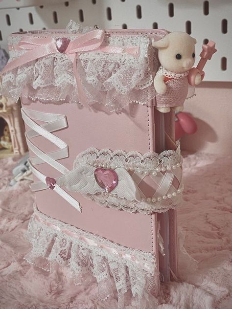 Binder Decoration, Coquette Winter, Instagram Journal, School Aesthetics, Pink Journal, Bows Pink, Charmmy Kitty, Pretty Journals, Hello Kit