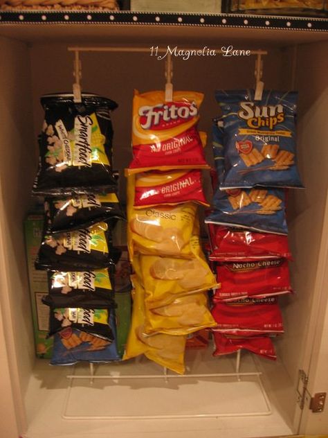 Use+a+chip+rack+to+organize+small+bags+of+chips+in+your+kitchen+or+pantry Small Cupboard Pantry, Pantry Rack, Pantry Redo, Cupboard Pantry, Snack Organizer, Small Cupboard, 1920s House, Kitchen Organization Diy, Snack Storage