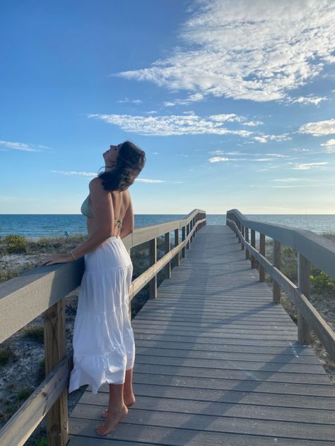 Beach Boardwalk Pictures, Boardwalk Photos, Boardwalk Pictures, Boardwalk Photoshoot, December Pics, Beach Pics Ideas, Rhode Island Summer, Insta Girly, Recreate Photos