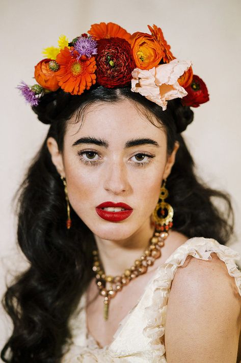 Frida Kahlo inspired wedding | Mexican wedding ideas in Italy | 100 Layer Cake Frida Kahlo Inspired Wedding, Frida Kahlo Wedding, Mexican Hairstyles, Wedding Hairstyles And Makeup, Woman With Flowers, Amalfi Coast Wedding, Flowers Fashion, Mexican Fashion, Flowers In Her Hair