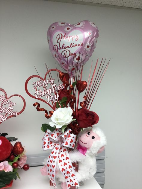 Valentine Arrangements Diy, Valentine Bouquet Ideas, Valentine’s Day Floral Arrangements, Valentine Arrangements, Valentines Arrangements, Homemade Valentines Gift, Valentine Flower Arrangements, Valentine Centerpieces, Valentine Gift Baskets