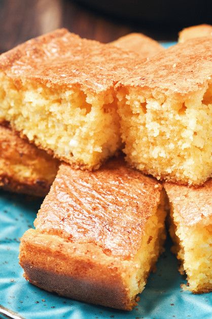 Easy Delicious Casseroles, Sour Cream Cornbread, Savory Cornbread, Daisy Sour Cream, Vegan Cornbread, Corn Bread Bake, Cornbread Casserole, Sour Cream Recipes, Sweet Cornbread