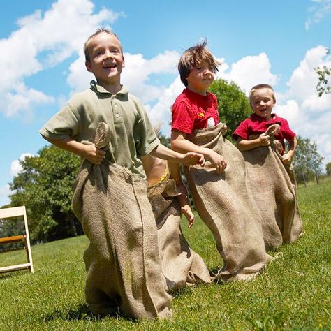 Potato sack race Pioneer Day Activities, Fall Festival Games, 4th Of July Games, Outdoor Party Games, Sack Race, Festival Games, Potato Sack, Reunion Games, Fall Games