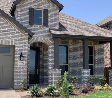 Gray Mist | A medium gray brick excellent for contemporary design | Bilco Brick - Texas Gray And White House Exterior, Gray Painted Brick House, Gray Brick House Exterior, Grey Brick House Exterior, Grey Brick Houses, Gray Brick, White Exterior Paint, Farmhouse Entry, White Exterior Houses