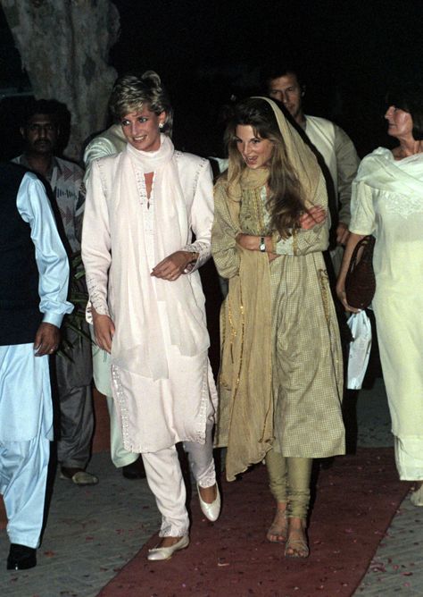 Diana In Pakistan, Jemima Goldsmith, Princess Diana Hair, Princess Diana And Charles, Imran Khan Pakistan, Pakistani Formal Dresses, Princes Diana, Bollywood Photos, Prince William And Catherine