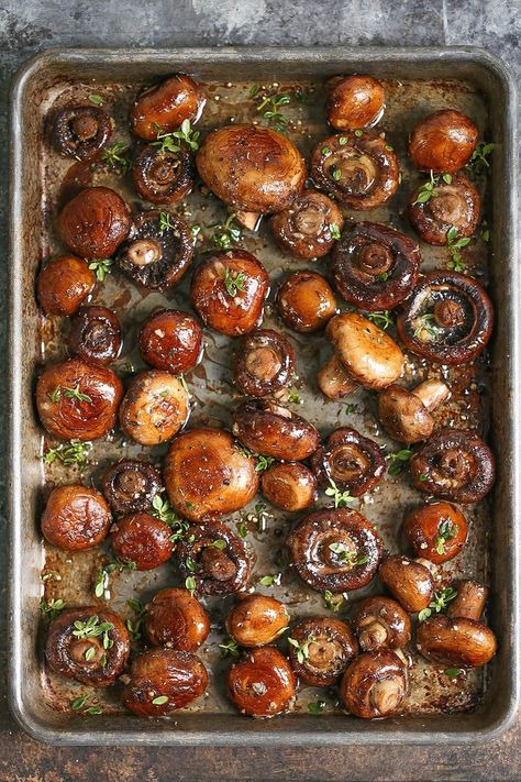 Sheet pan garlic butter mushrooms - easy to make and delicious. Mushroom Side Dishes, Garlic Butter Mushrooms, Autumn Side Dishes, Garlic Mushrooms, Roasted Mushrooms, Keto Food, Best Side Dishes, Veggie Side Dishes, Steak Dinner